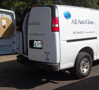 Mobile Auto Glass Replacement in Anoka County, MN